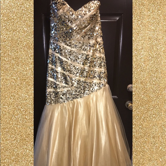 Dresses & Skirts - Evening gown dress